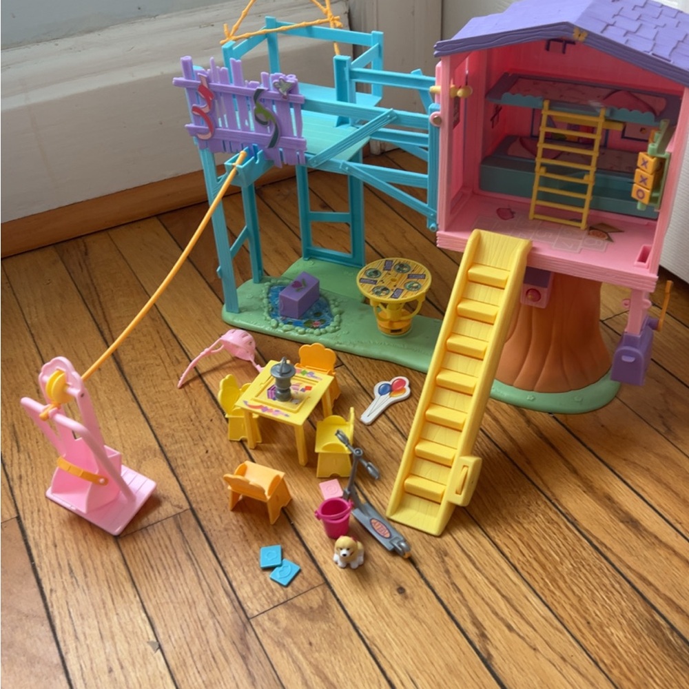 Vintage Kelly doll club house